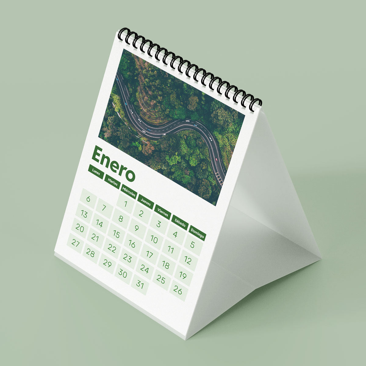Calendario de escritorio con foto de autopista.