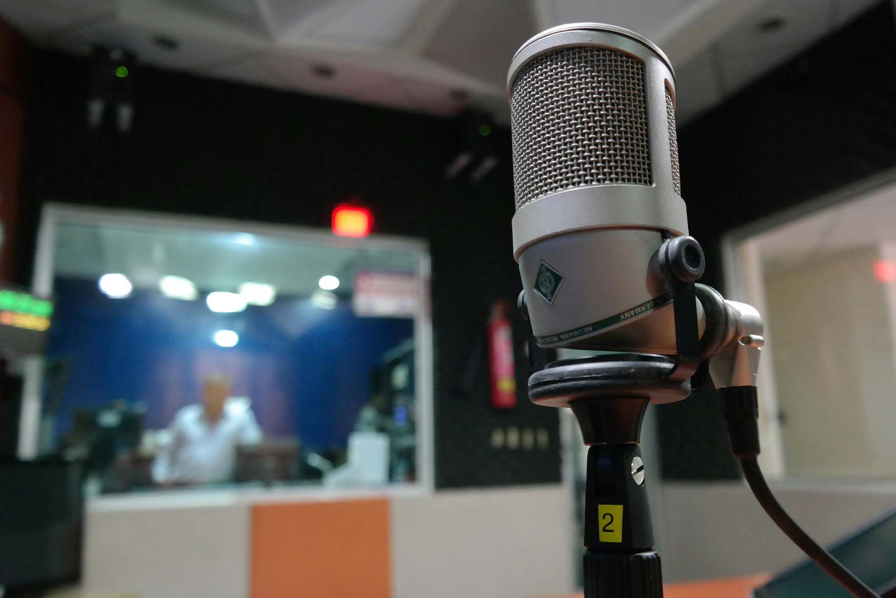 Micrófono en una estación de radio