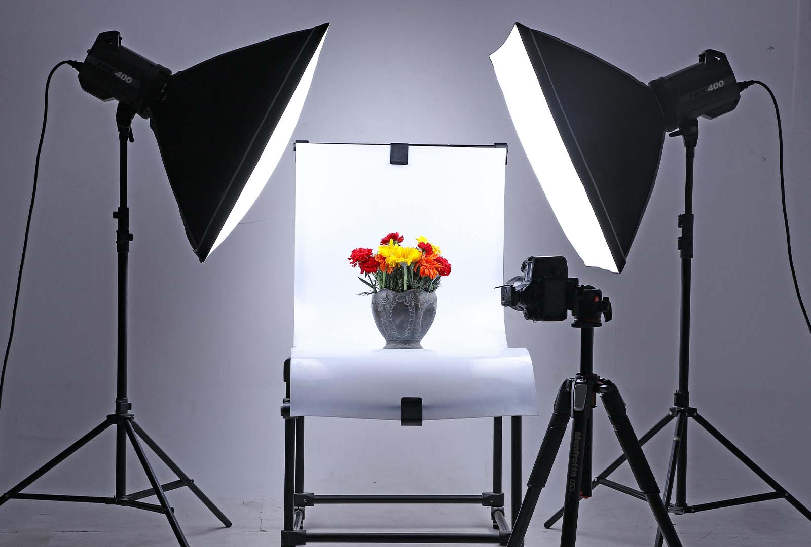Fotografía de producto de flores en un estudio fotográfico.
