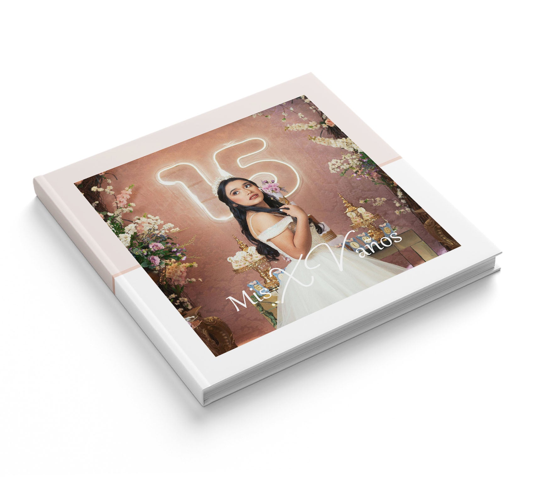 Photobook de XV años en formato cuadrado 28 x 28 cm.