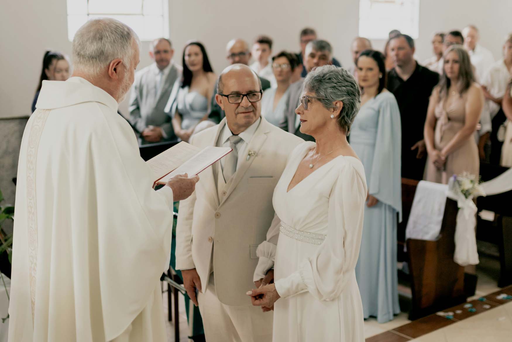 Pareja en su renovación de votos matrimoniales.