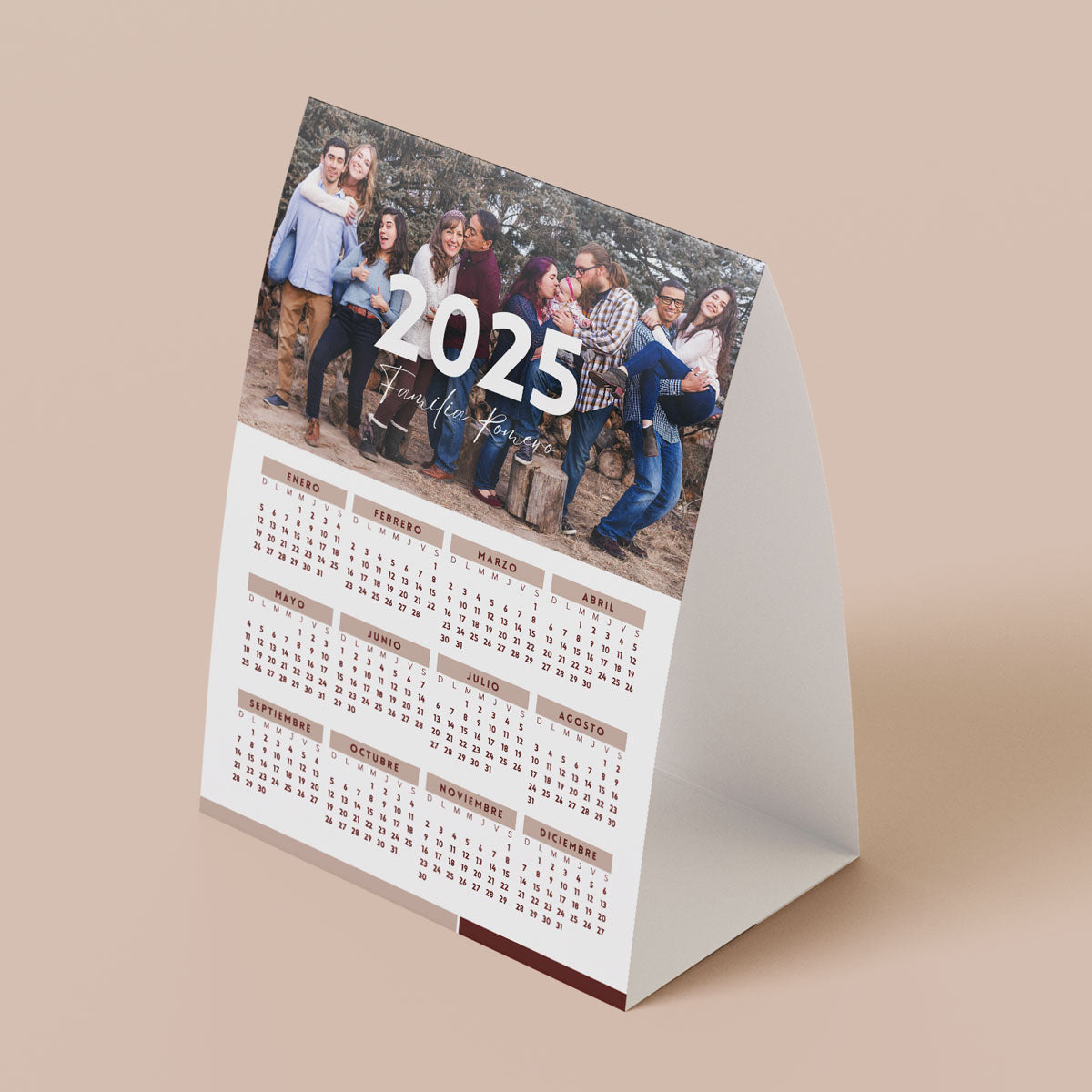 Calendario tent card con foto familiar.