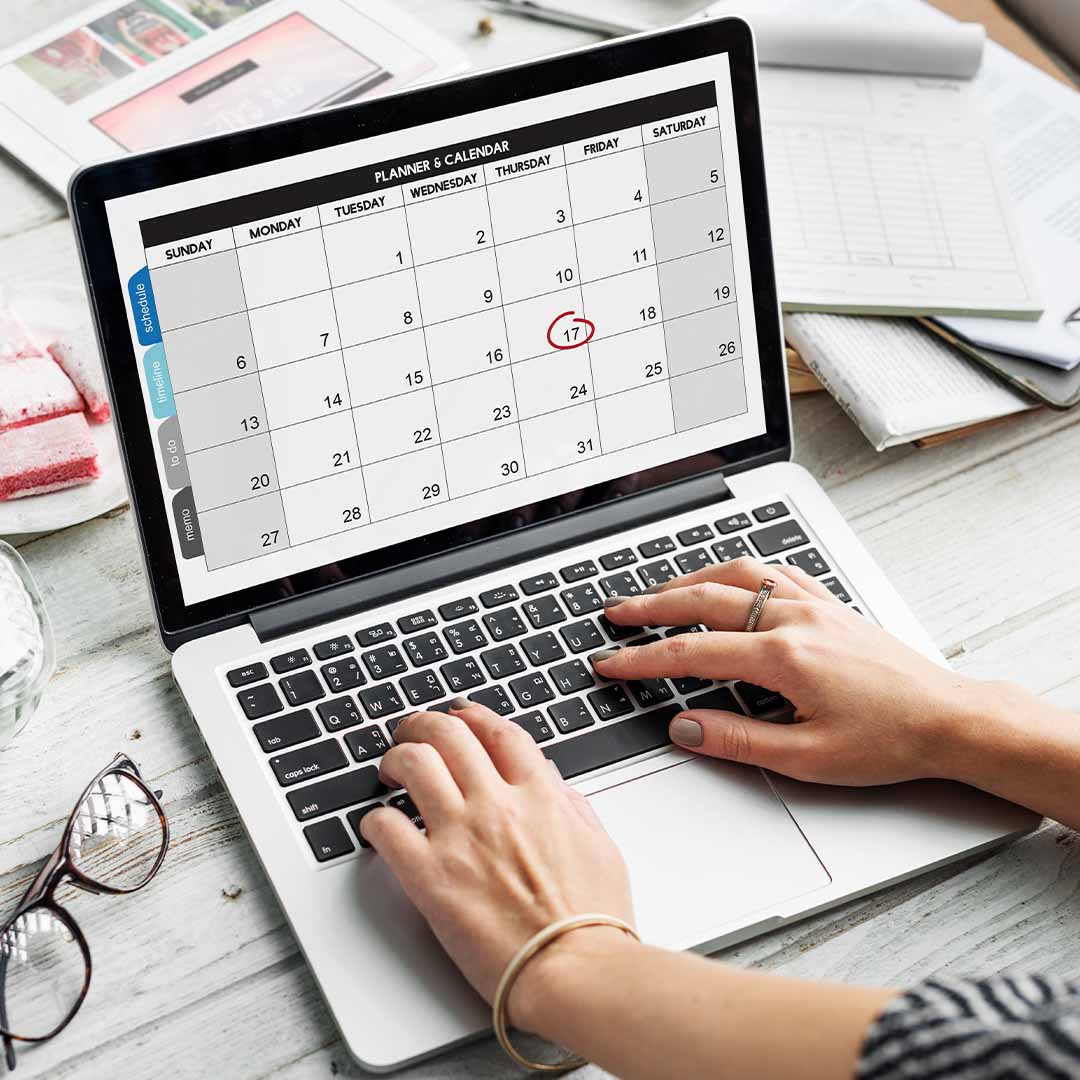 Calendario en una laptop.